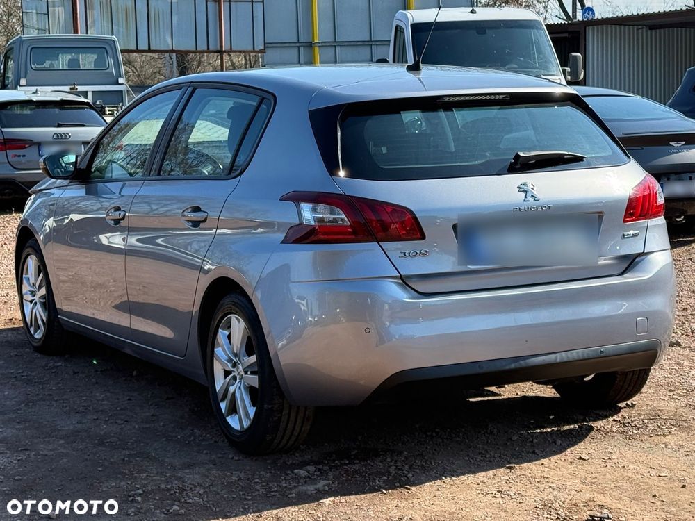 Peugeot 308 - 1