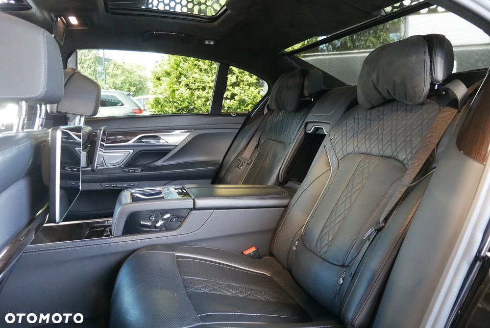 BMW Seria 7 750Li xDrive - 14