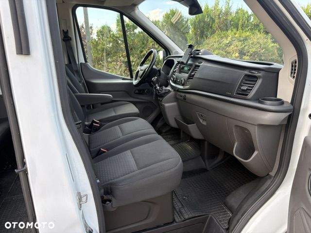 Ford Transit 7 osobowy - 32