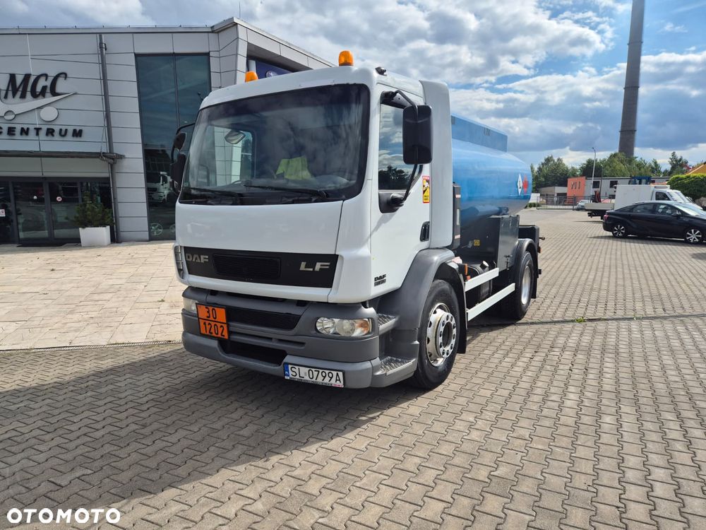 DAF LF 55 / AUTOCYSTERNA / BECZKA NA PALIWO / CYSTERNA / NIE RDZEWNA  / ADR / TDT / WYMIENIONY SILNIK / W PEŁNI SPRAWNY / SERWISOWANY / OD DOŁU I OD GÓRY WLEW / BEZWYPADKOWY / 2 KOMORY 8300 m3 - 3