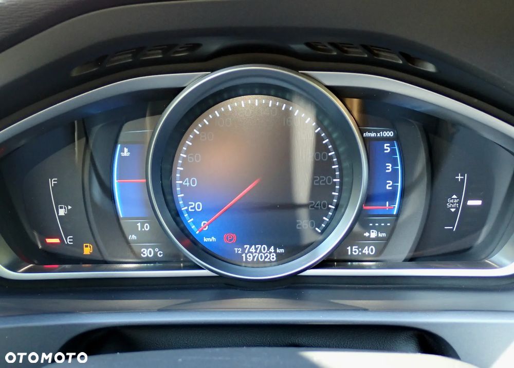 Volvo V40 D3 R Design - 16