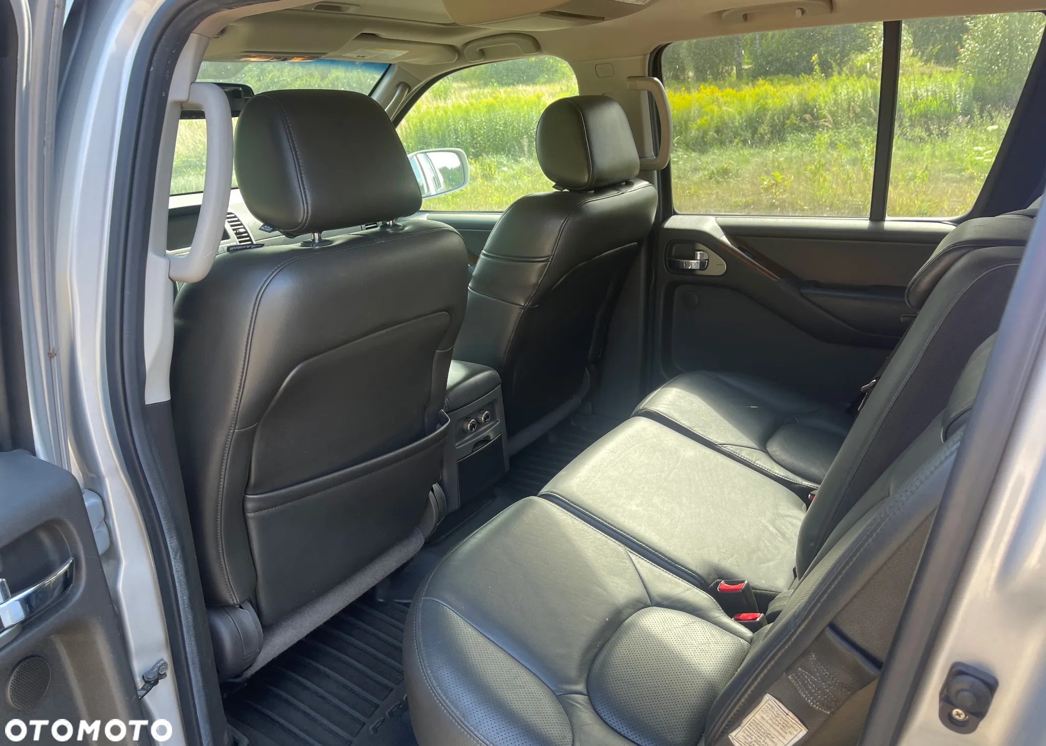 Nissan Pathfinder 4.0 V6 LE - 14