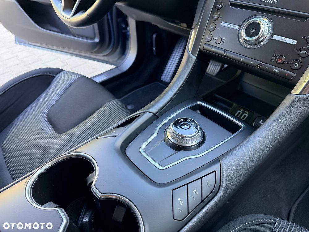 Ford Mondeo - 32
