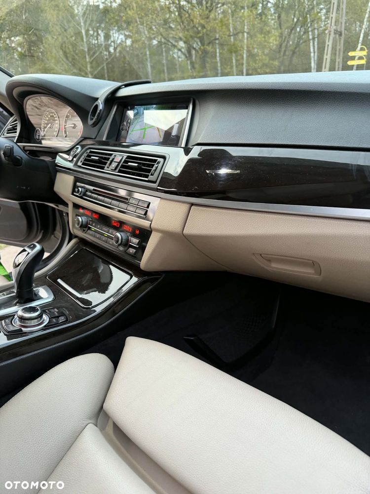 BMW Seria 5 525d xDrive - 4