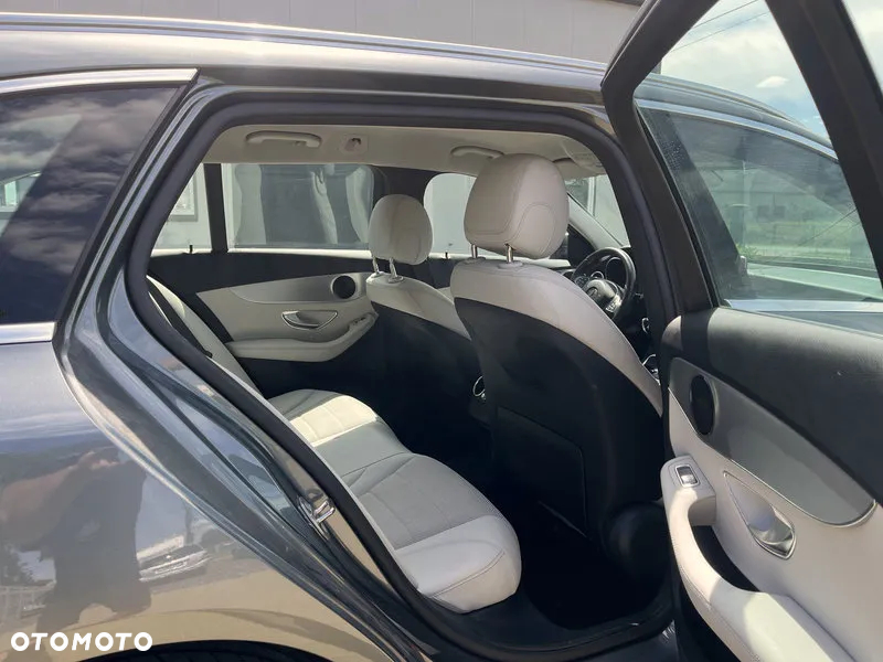 Mercedes-Benz Klasa C 200 T 4Matic 7G-TRONIC Avantgarde - 7