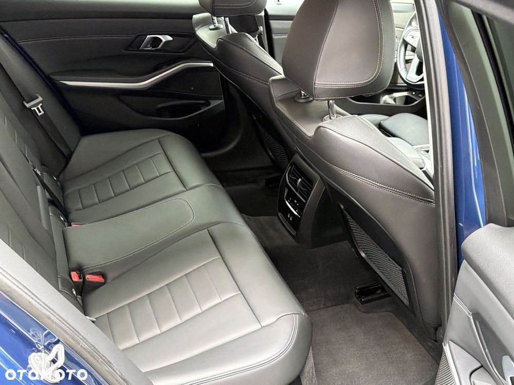 BMW Seria 3 320e Sport Line - 38