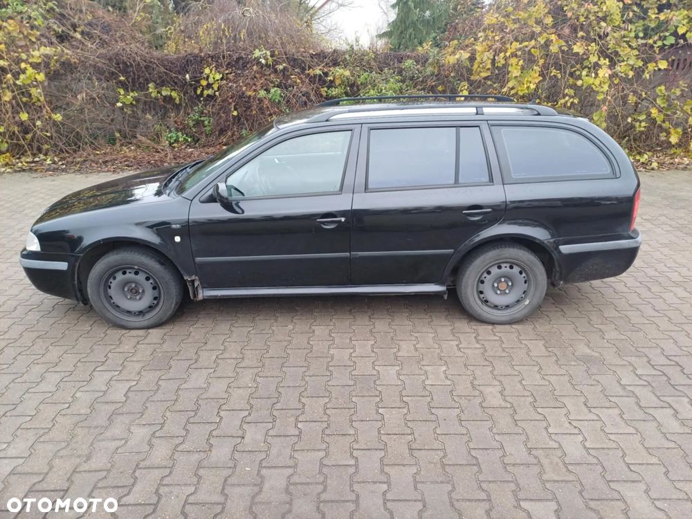 Skoda Octavia 1.6 Ambiente - 3