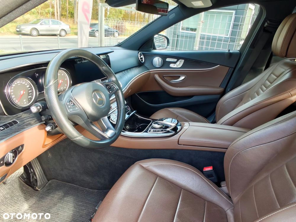 2017 Mercedes-Benz Klasa E, photograph 11