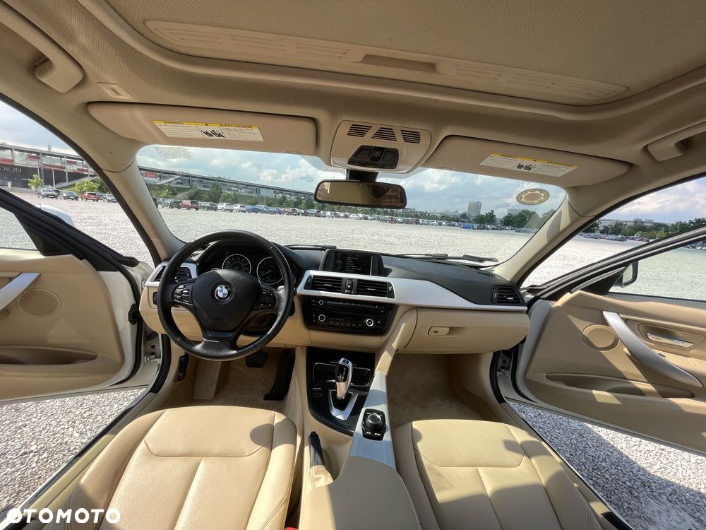 BMW Seria 3 328i xDrive - 22