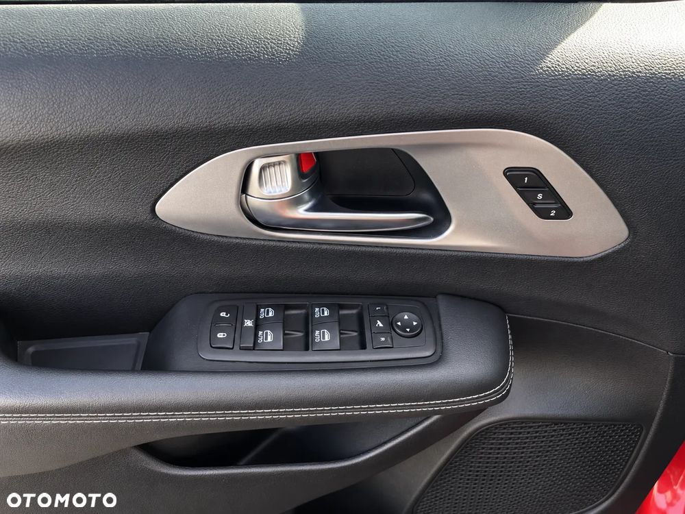 Chrysler Pacifica - 8