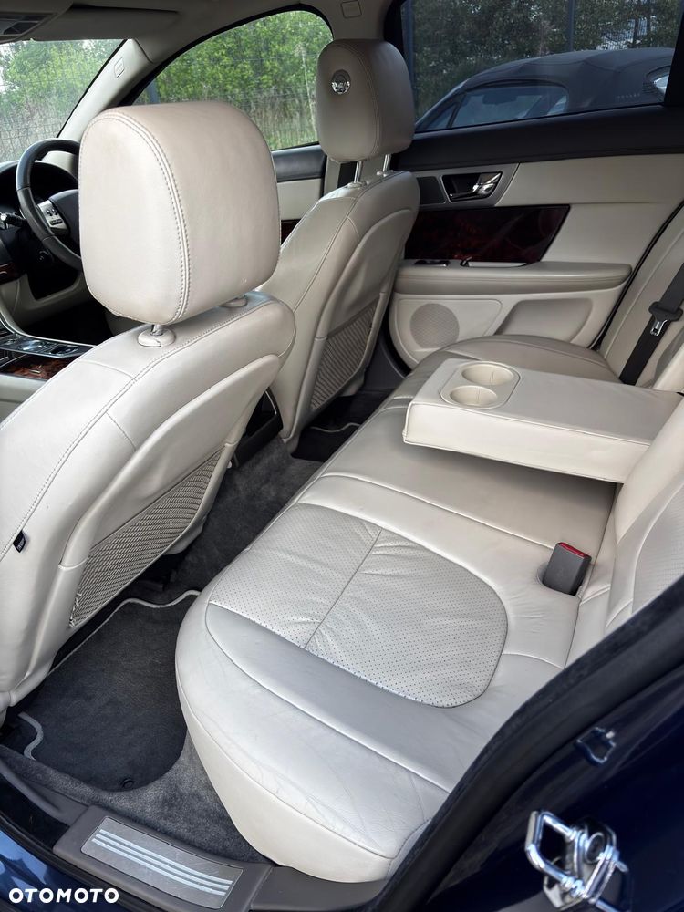 Jaguar XF 3.0 V6 D Premium Luxury - 8