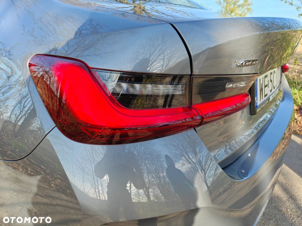 BMW Seria 3 320d xDrive mHEV - 11