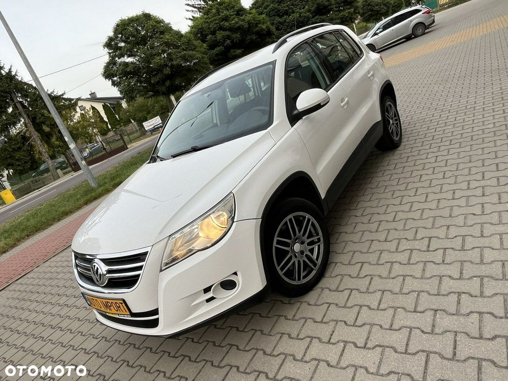 Volkswagen Tiguan - 1