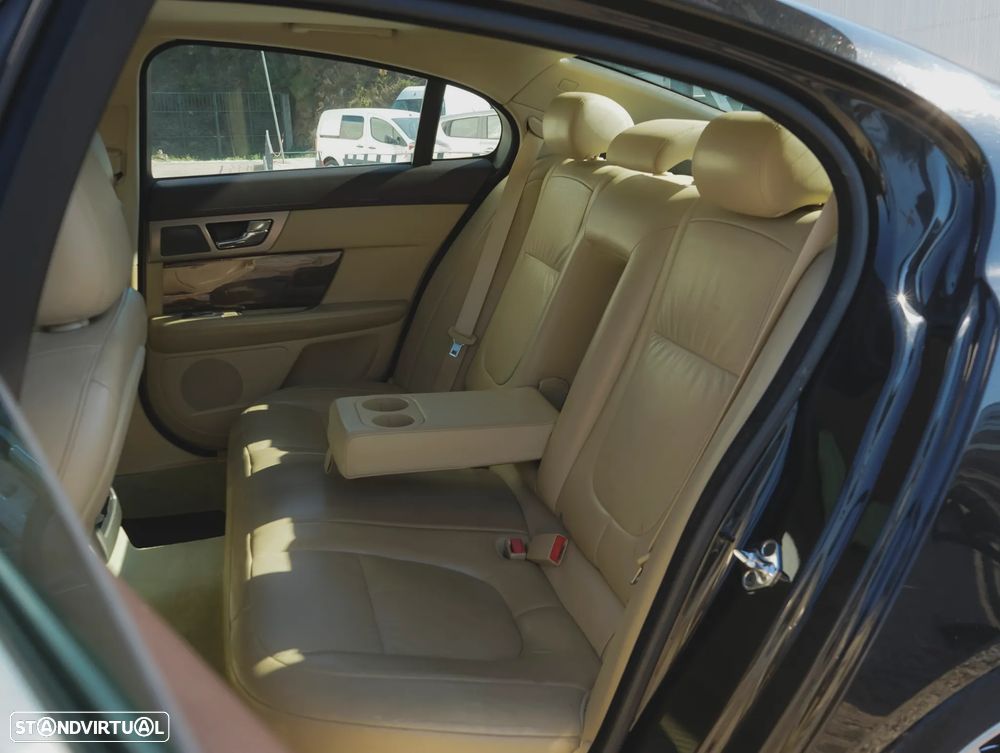 Jaguar XF 3.0 D V6 S Premium Luxury - 25