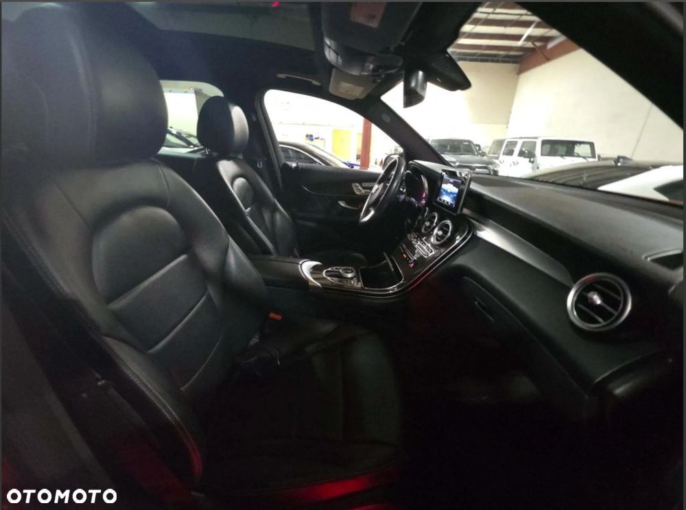Mercedes-Benz GLC 300 4Matic 9G-TRONIC Exclusive - 9
