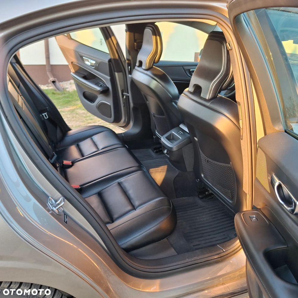 Volvo S60 T6 AWD Momentum Pro - 14