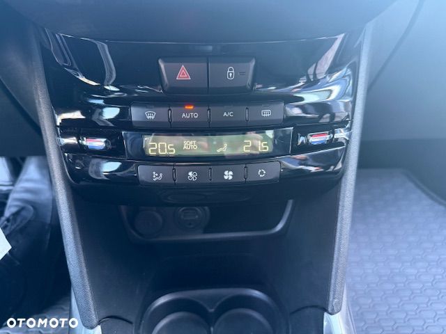 Peugeot 2008 1.2 Pure Tech Style S&S - 21