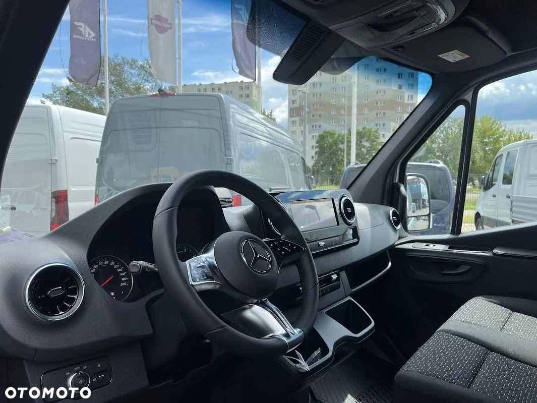 Mercedes-Benz Sprinter - 10