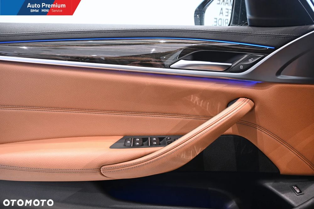 BMW Seria 5 518d - 13