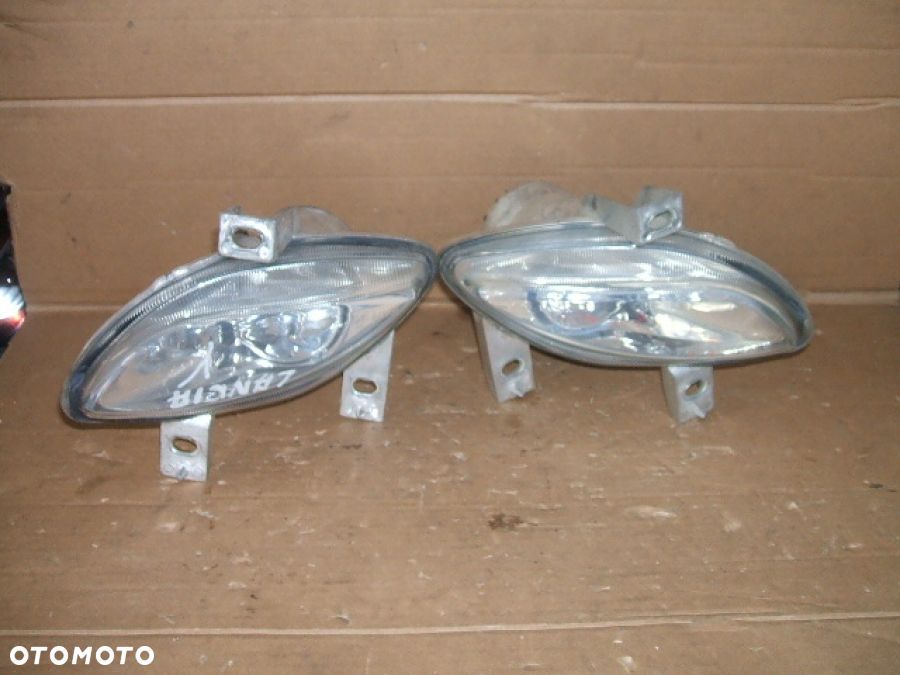 LANCIA Y YPSILON LAMPA PRZECIWMGIELNA HALOGEN lewy - 1