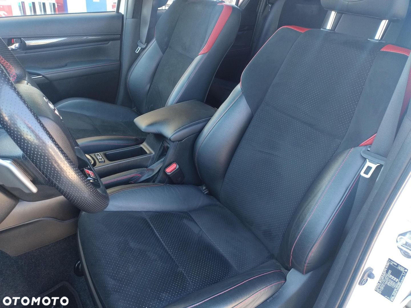 Toyota Hilux 2.8 D-4D Double Cab GR Sport 4x4 - 15