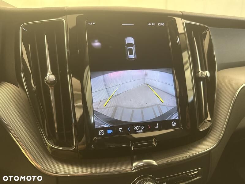 Volvo XC 60 B4 B Plus Dark - 21