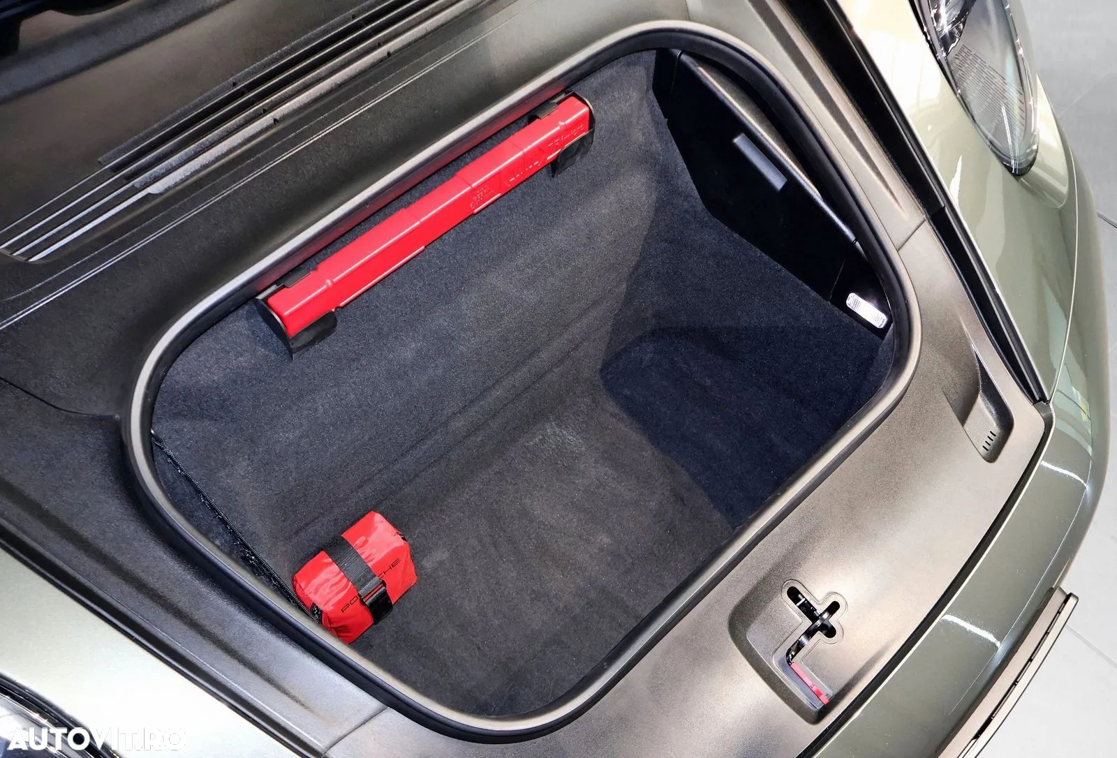 Porsche 911 Carrera 4S - 38