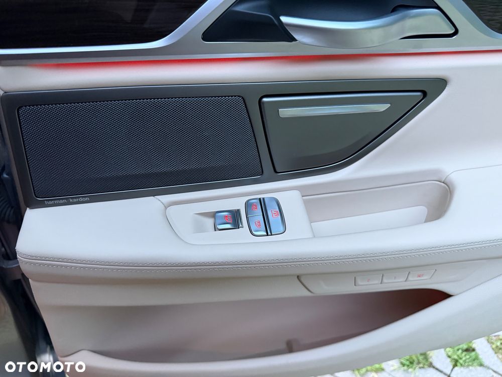 BMW Seria 7 740d xDrive - 25