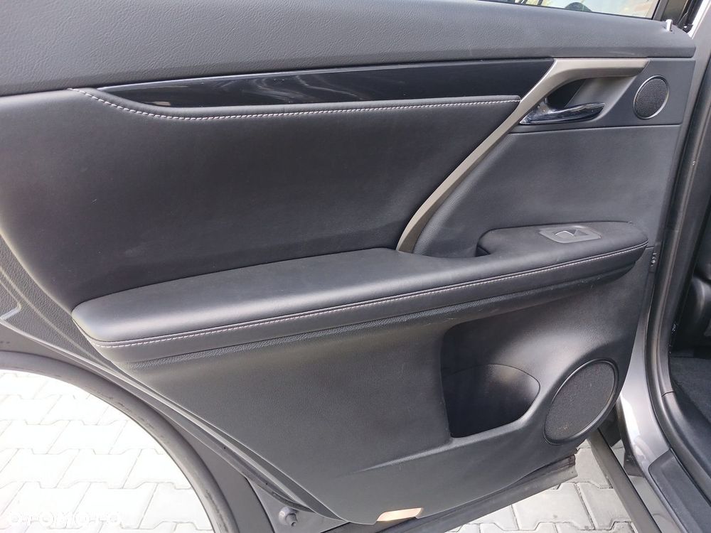 Lexus RX - 25