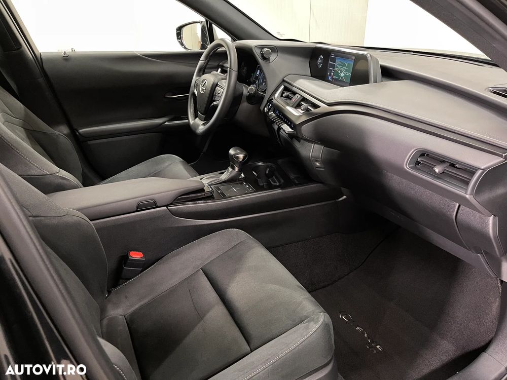 Lexus UX 250h Business Edition - 9