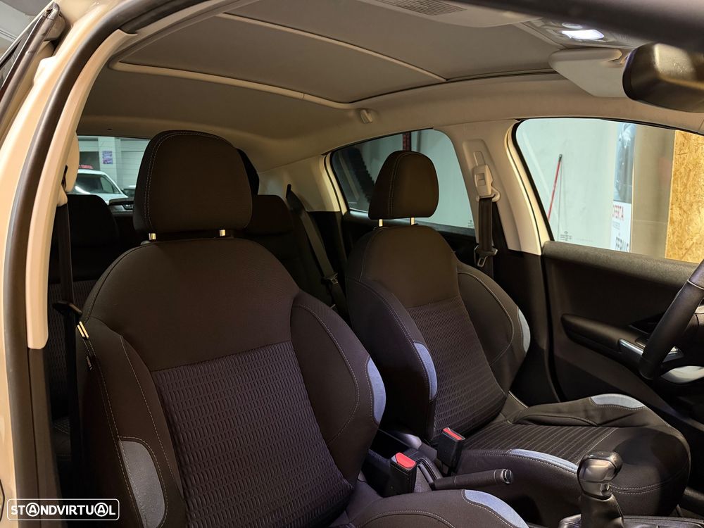 Peugeot 208 82 VTI Allure - 12