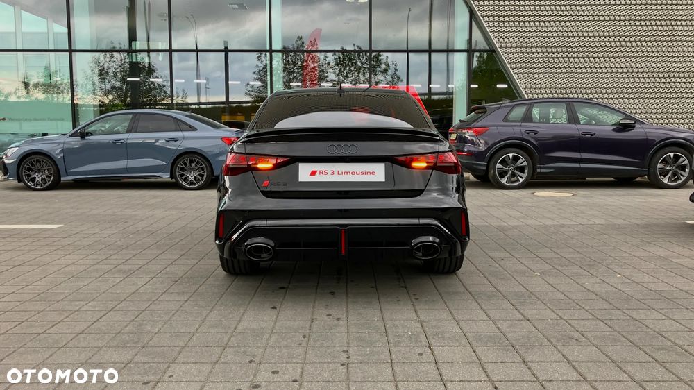 Audi RS3 Limousine - 11