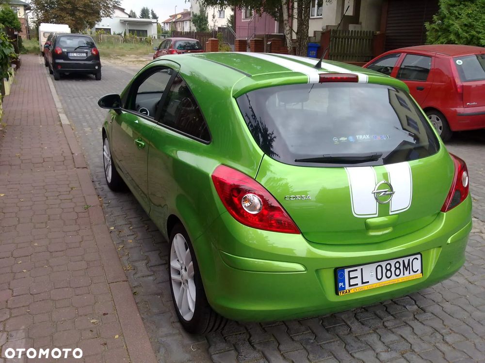Opel Corsa 1.4 16V Cosmo - 4