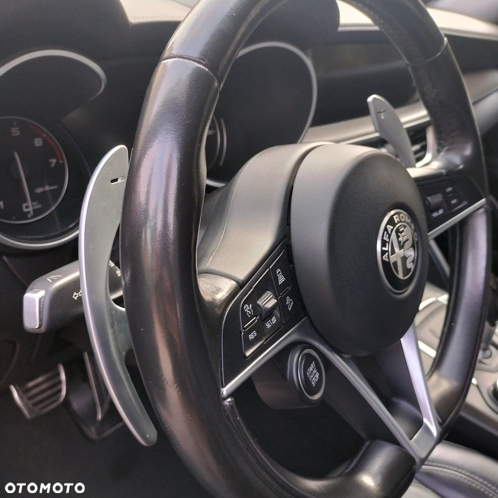 Alfa Romeo Stelvio - 8