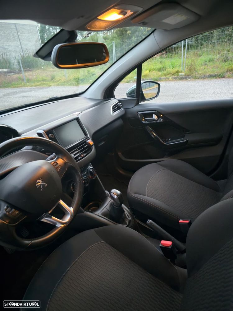 Peugeot 208 1.2 PureTech Style - 12