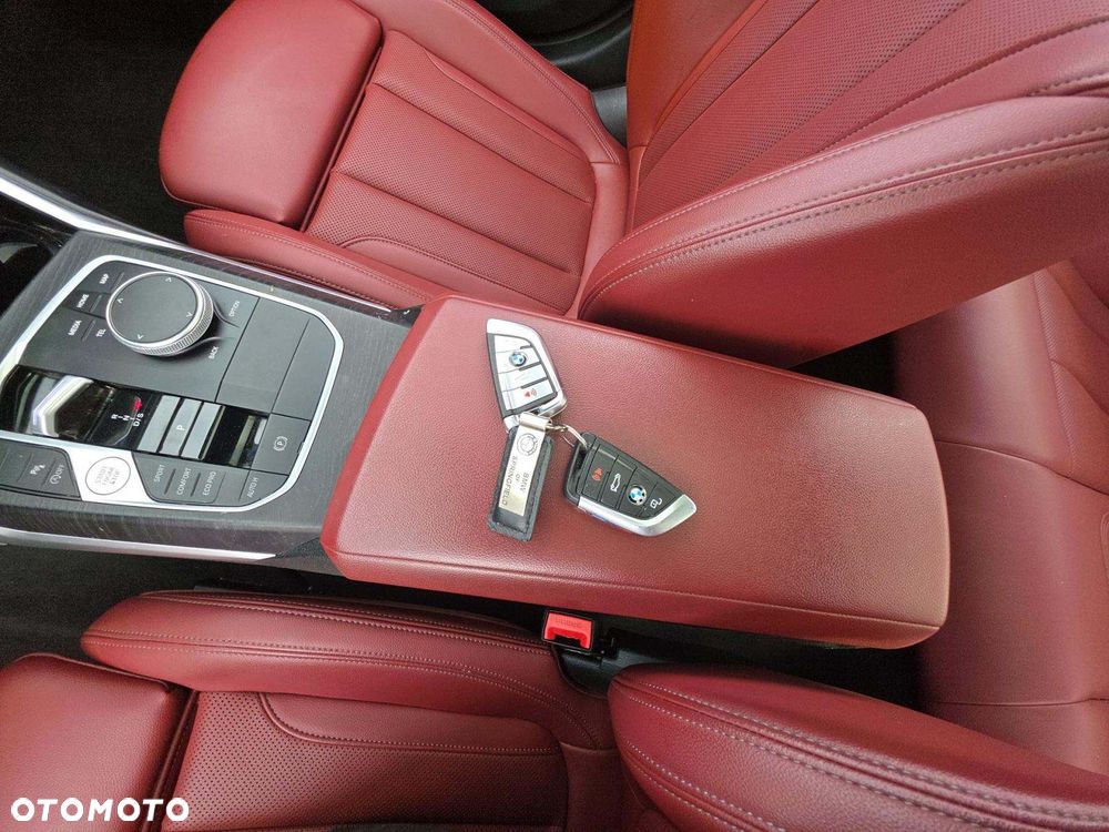 BMW Seria 3 330i xDrive M Sport - 14