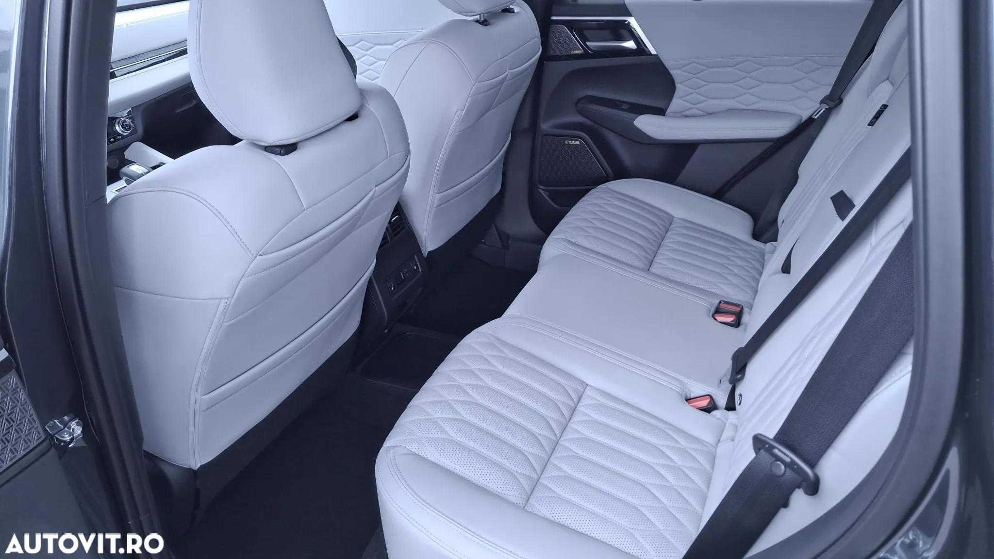 Mitsubishi Outlander PHEV 2.4 L 4X4 Instyle - 11
