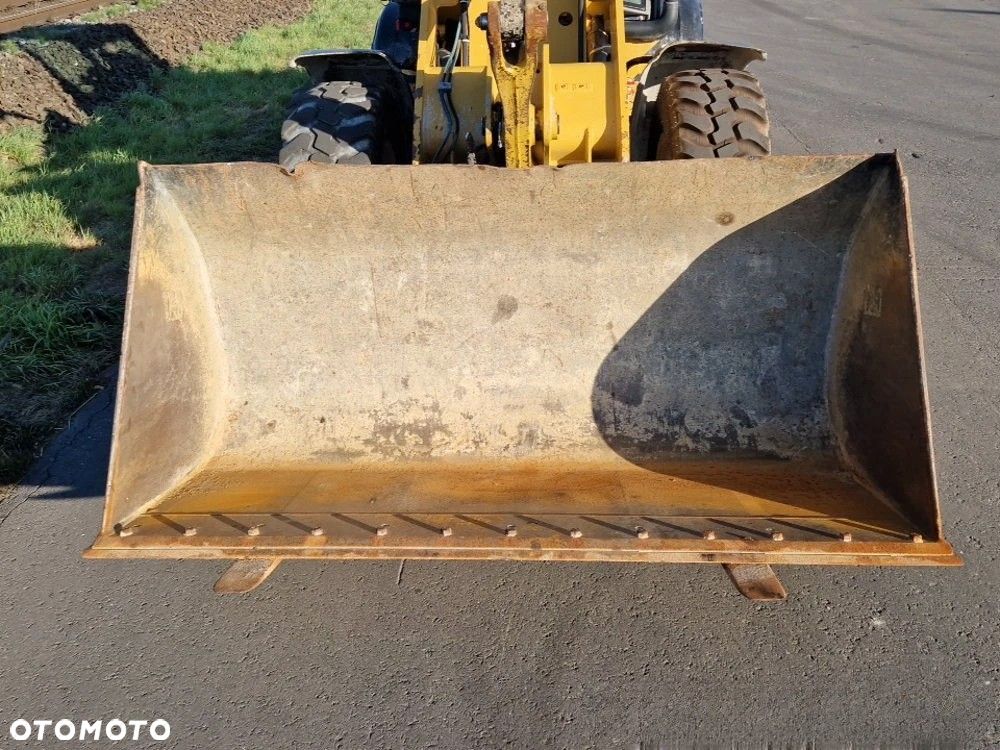 Caterpillar 908M - 10