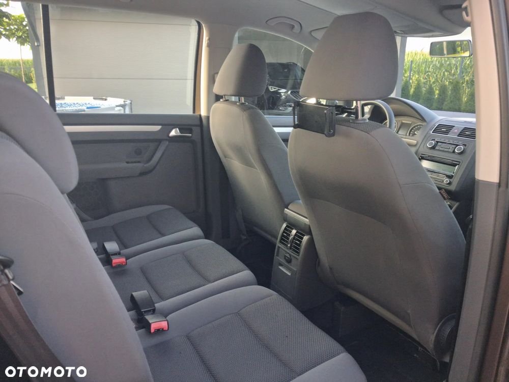 Volkswagen Touran - 18