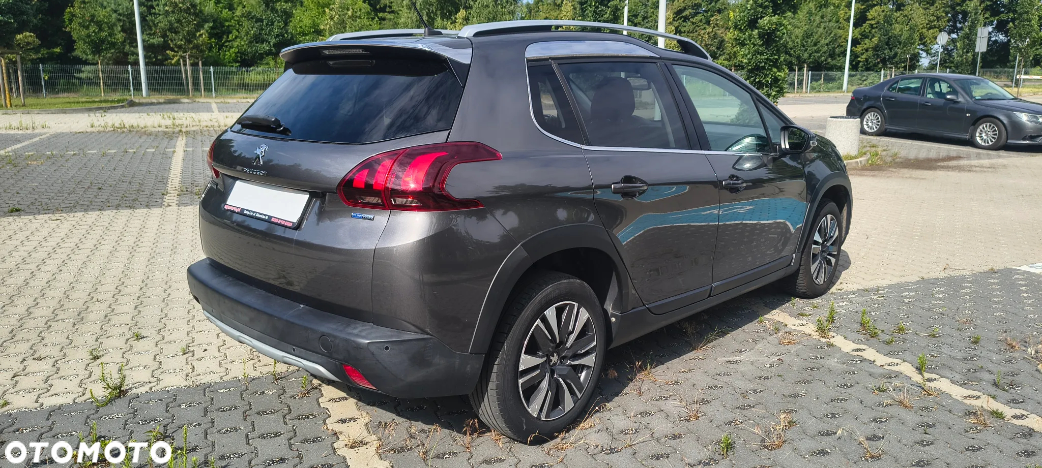 Peugeot 2008 1.2 Pure Tech Allure S&S - 4