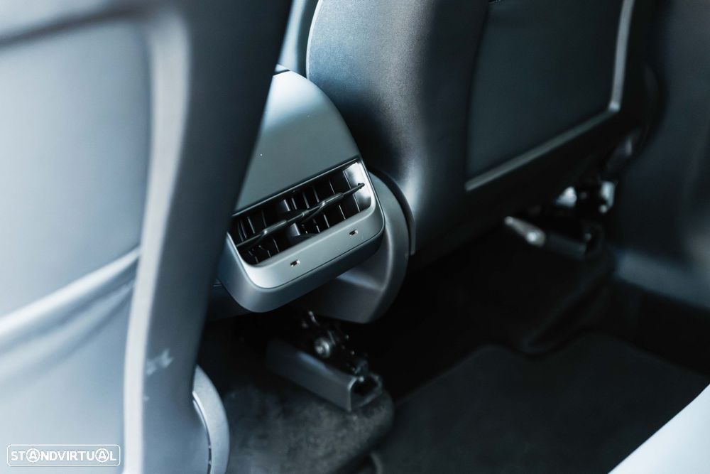Tesla Model Y Long Range Tração Integral - 19