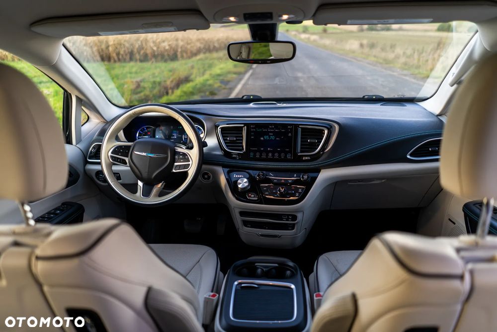 Chrysler Pacifica - 10