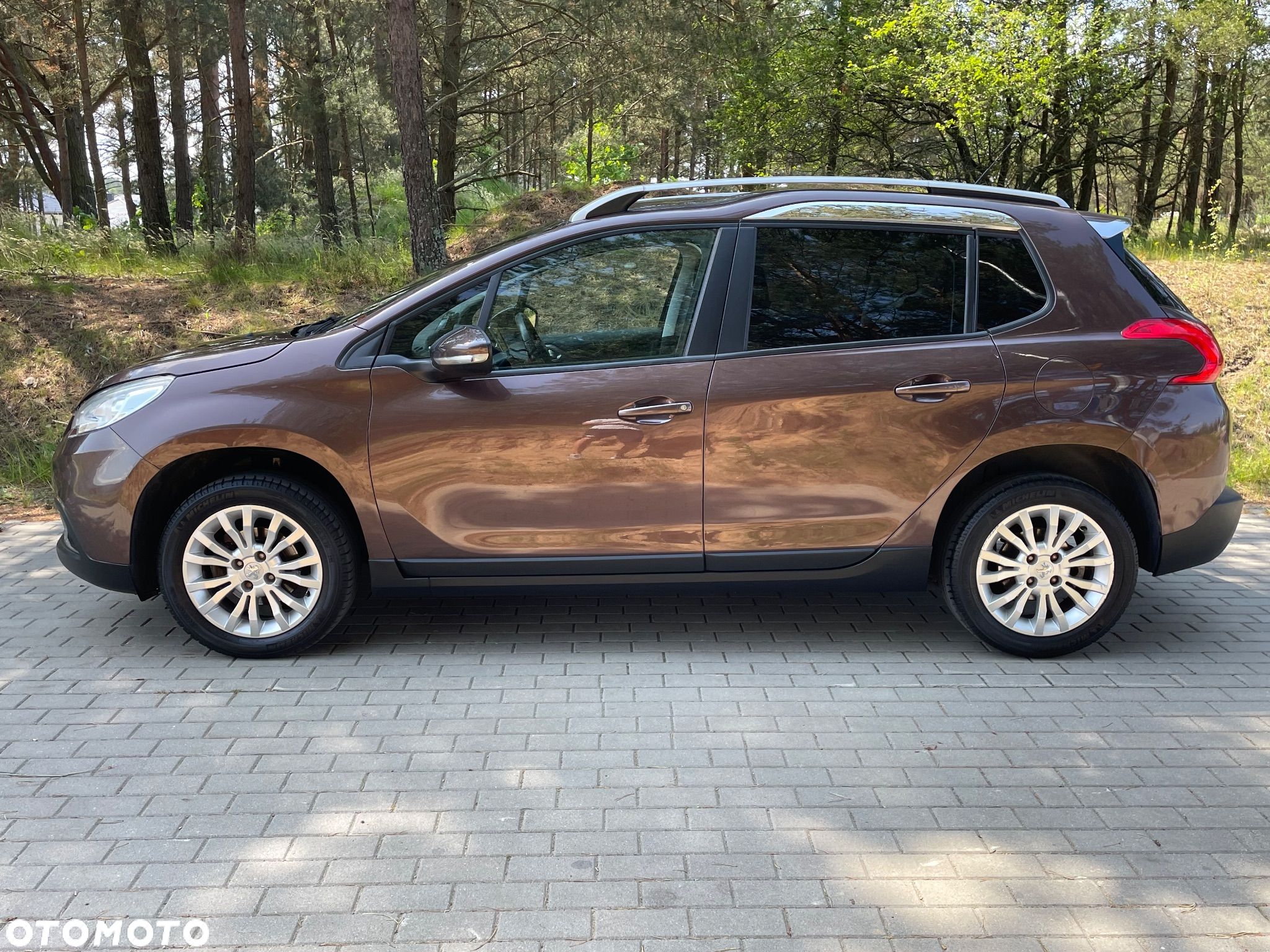 Peugeot 2008 1.6 e-HDi Allure S&S - 9