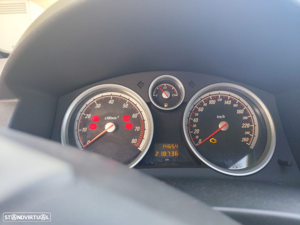 Opel Astra GTC 1.4 - 8