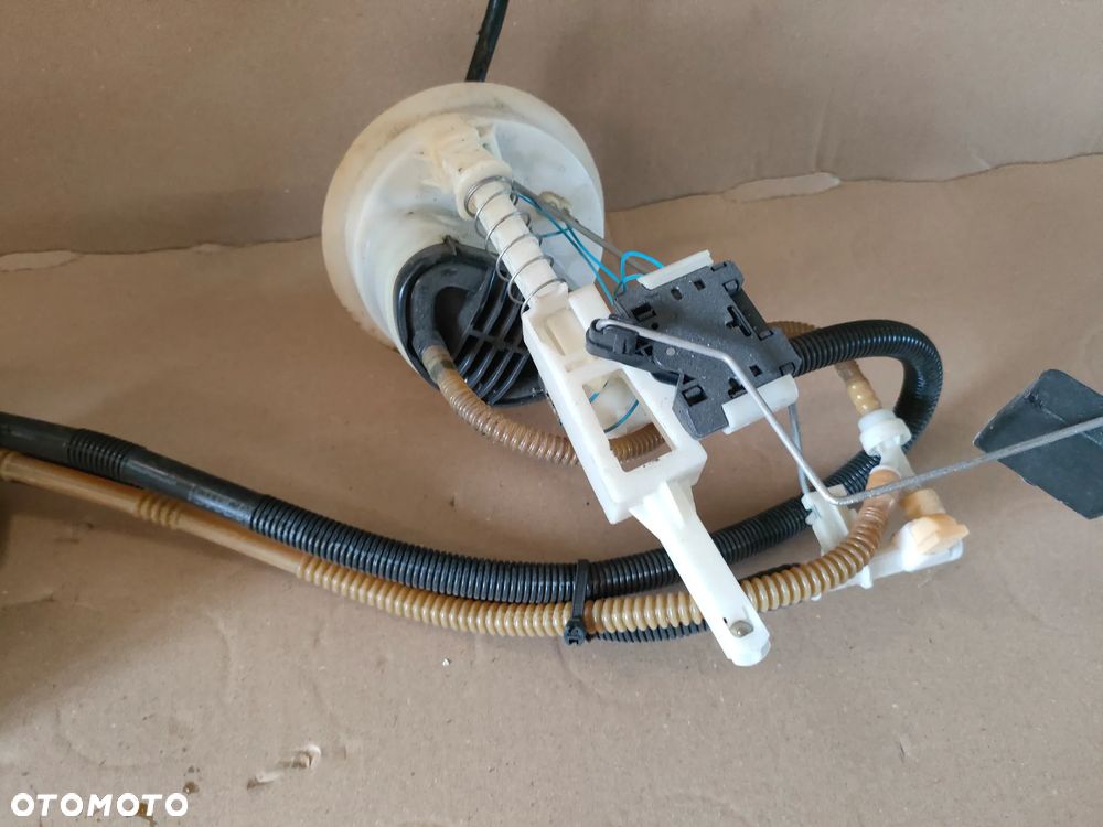 BMW E90 E91 LIFT 2.0B POMPA PALIWA PŁYWAK - 11