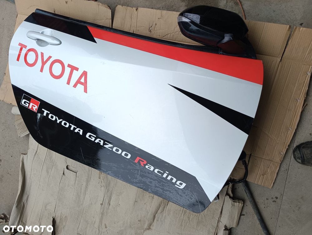 DRZWI PRAWE TOYOTA YARIS 4 GR. - 2