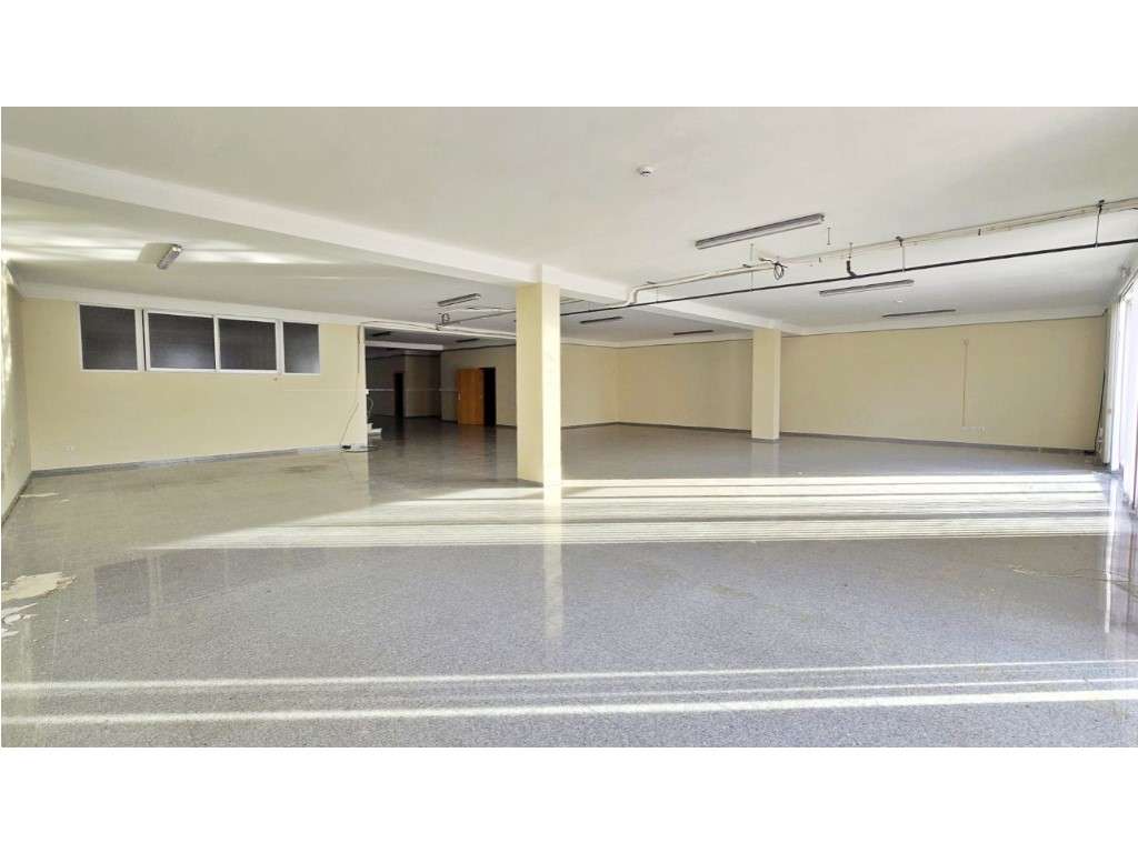 Loja com 2 pisos no coração do Porto - Grande imagem: 4/10