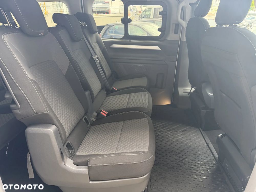 Volkswagen Caravelle - 11