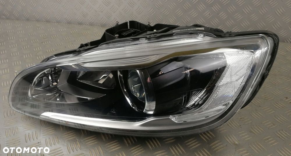 lampa reflektor lewy lewa przód przednia XENON VOLVO V60 I LIFT 2013-18 EU - 2