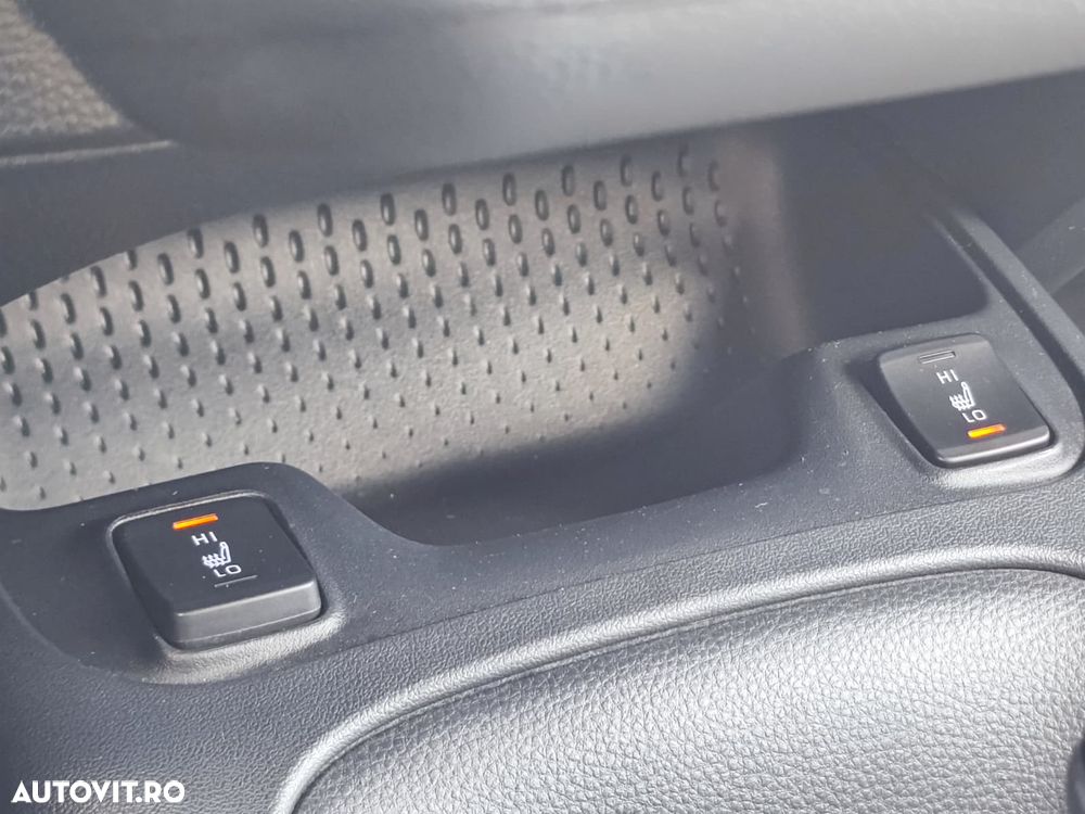 Toyota Corolla 1.8 HSD Business - 30